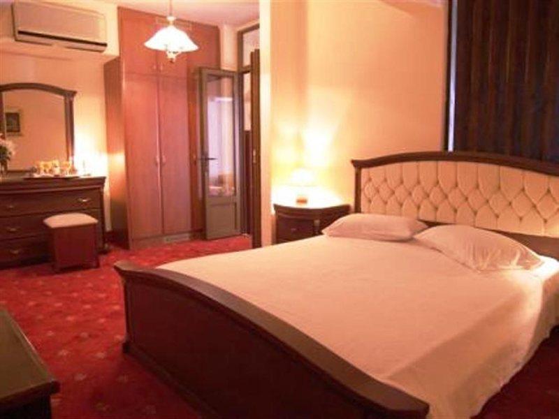 Alexandros Hotel Perama  Bagian luar foto